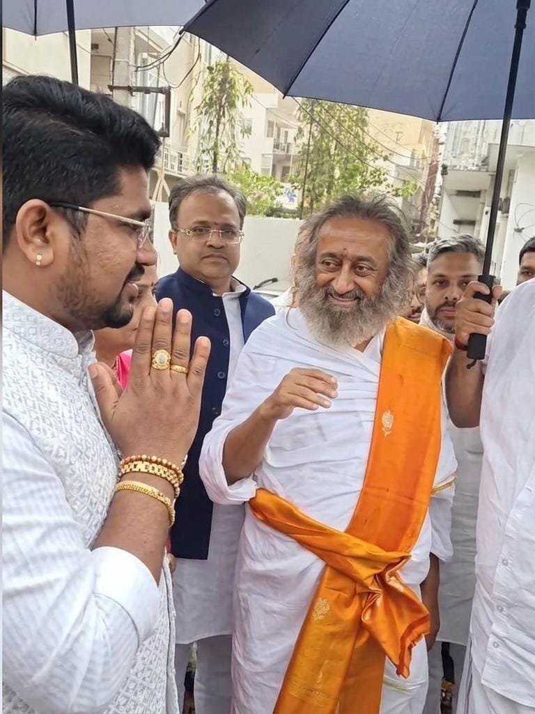 Dr. Bhargav Mallappa Meets Sri Sri Ravi Shankar in Rishikesh, Seeks Blessings and Guidance