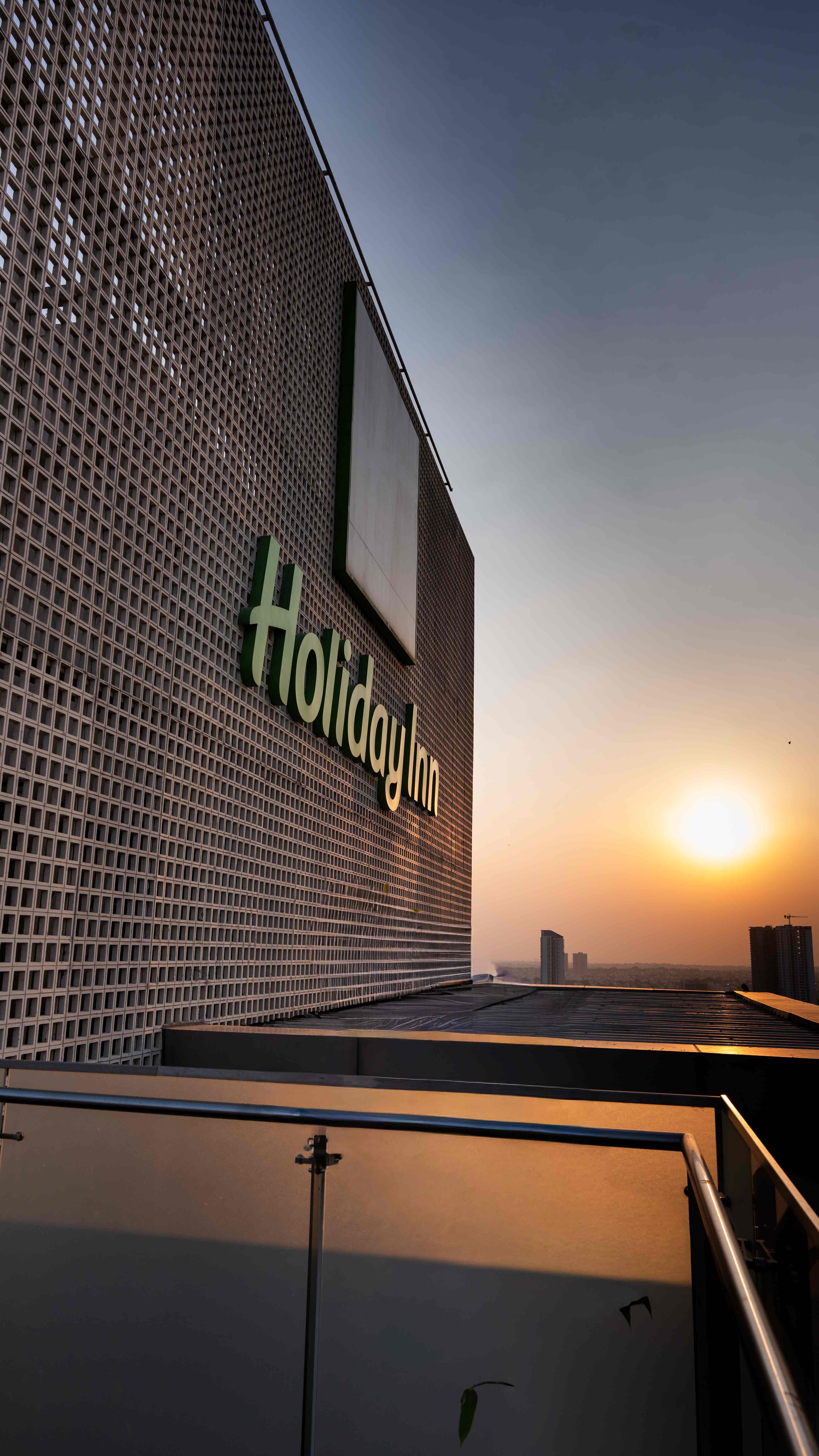 Raise a Glass to Dad: Holiday Inn Bengaluru Racecourse Hosts a Father&rsquo;s Day Gin & Tonic Brunch