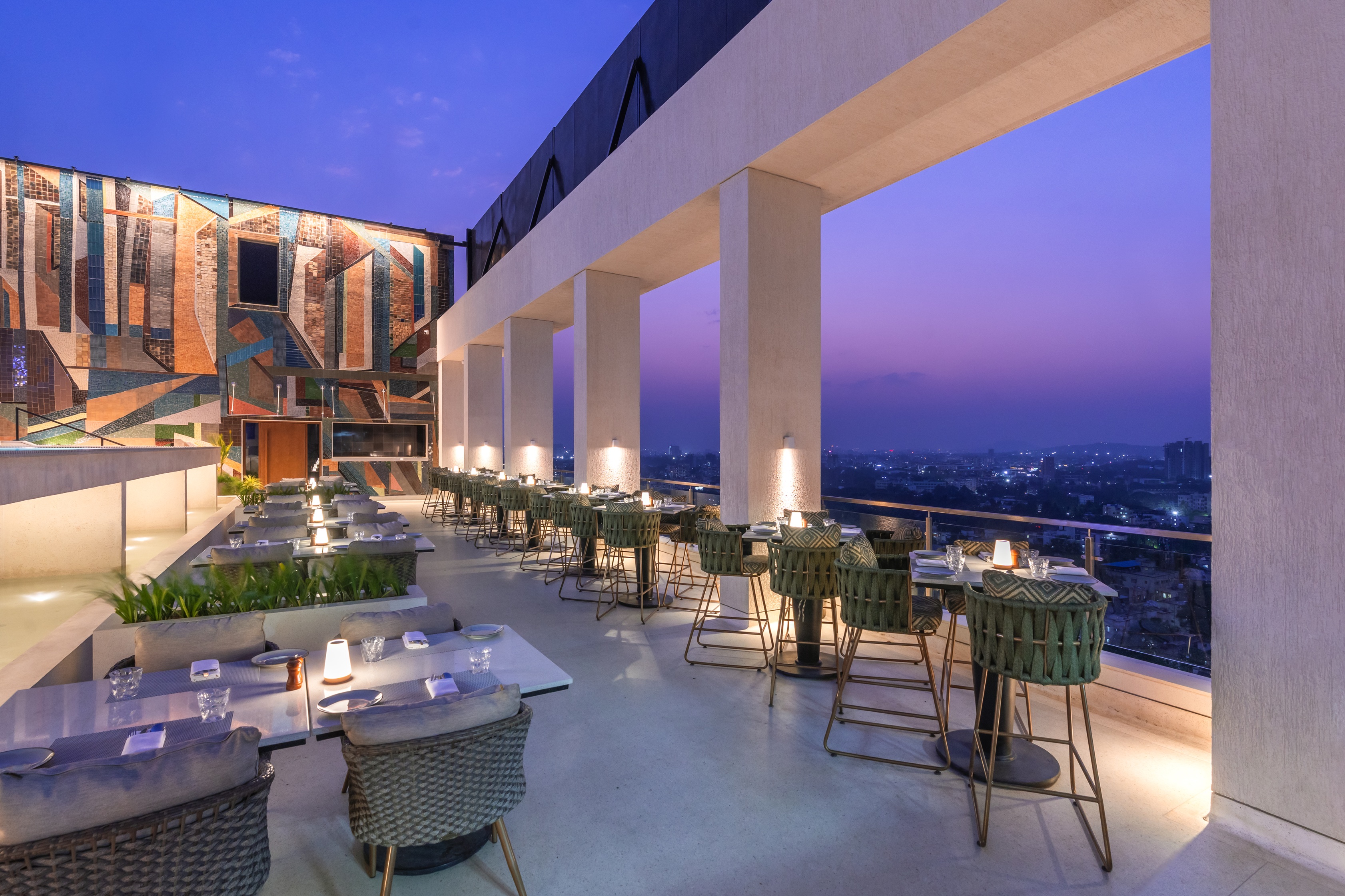 DoubleTree by Hilton Pune-Chinchwad Reopens Level 12 with New Culinary Additions