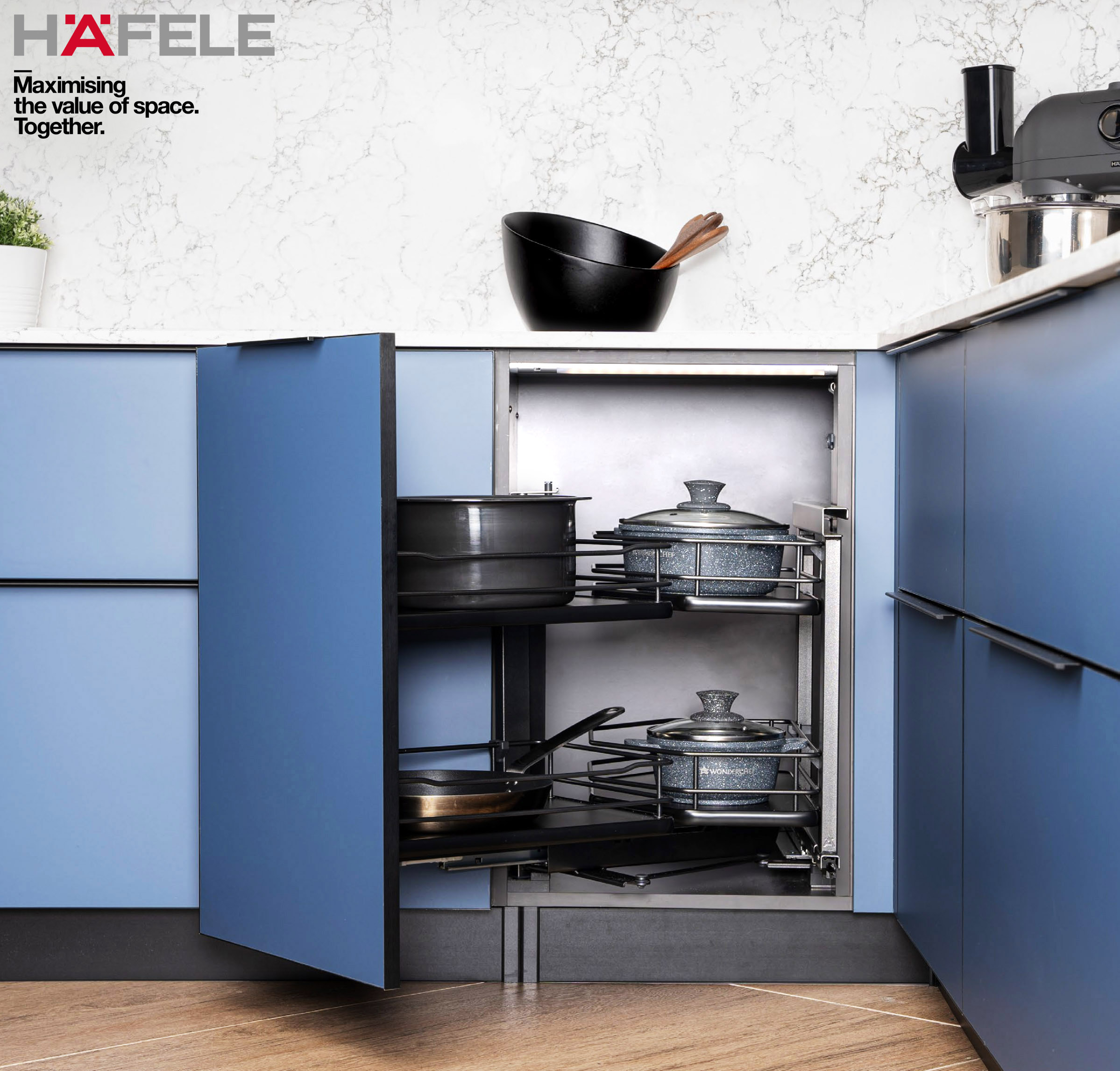 H&auml;fele Astute Corner Storage Solution Maximises Kitchen Corner Spaces