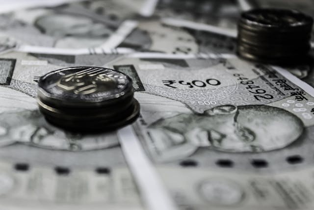 Rupee Dips Early as Strong Dollar and RBI Policy Shift Pressure Sentiment