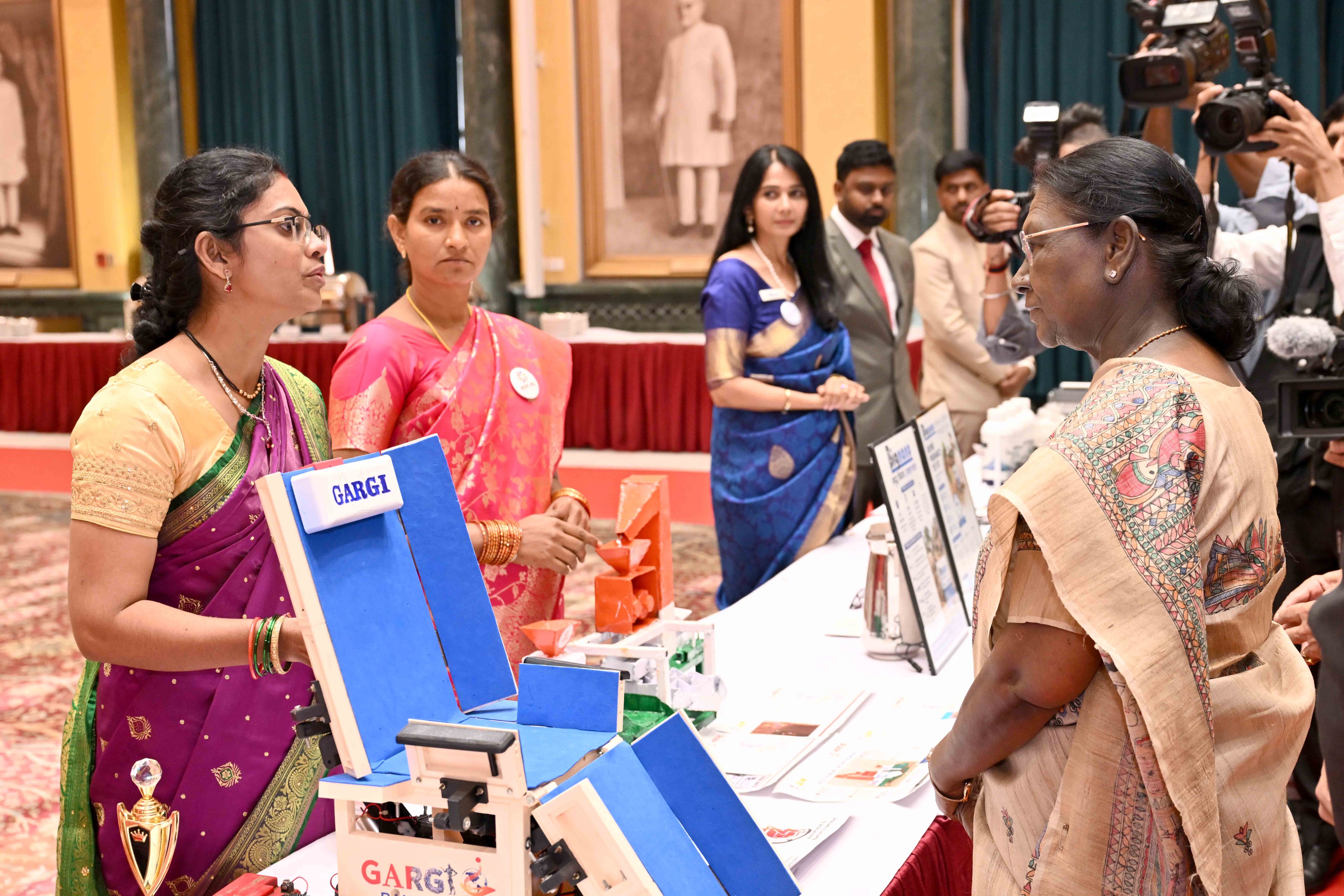 Odisha’s Grassroots Innovators Shine at Rashtrapati Bhavan, Highlighting State’s Startup Growth