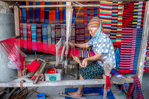 Assam Weavers Get New Market Push as NABARD Targets Rs 5,000 Crore Export Opportunity