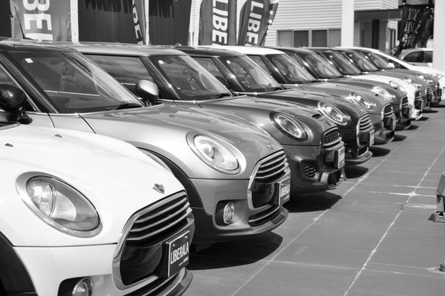 India&rsquo;s Festive Car Rush: Why Automakers Are Racing to Keep Showrooms Stocked