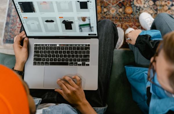 The Future of Cross-Border E-Commerce for Indian SMEs
