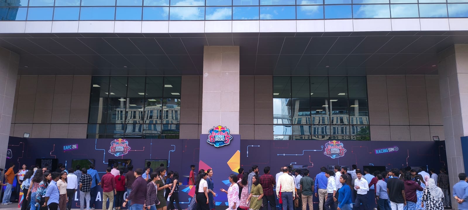 Experience the Legacy of Max Verstappen and Daniel Ricciardo at The Bay, Ecoworld with Oracle Red Bull Racing RB14 Display and Immersive Gaming Activations