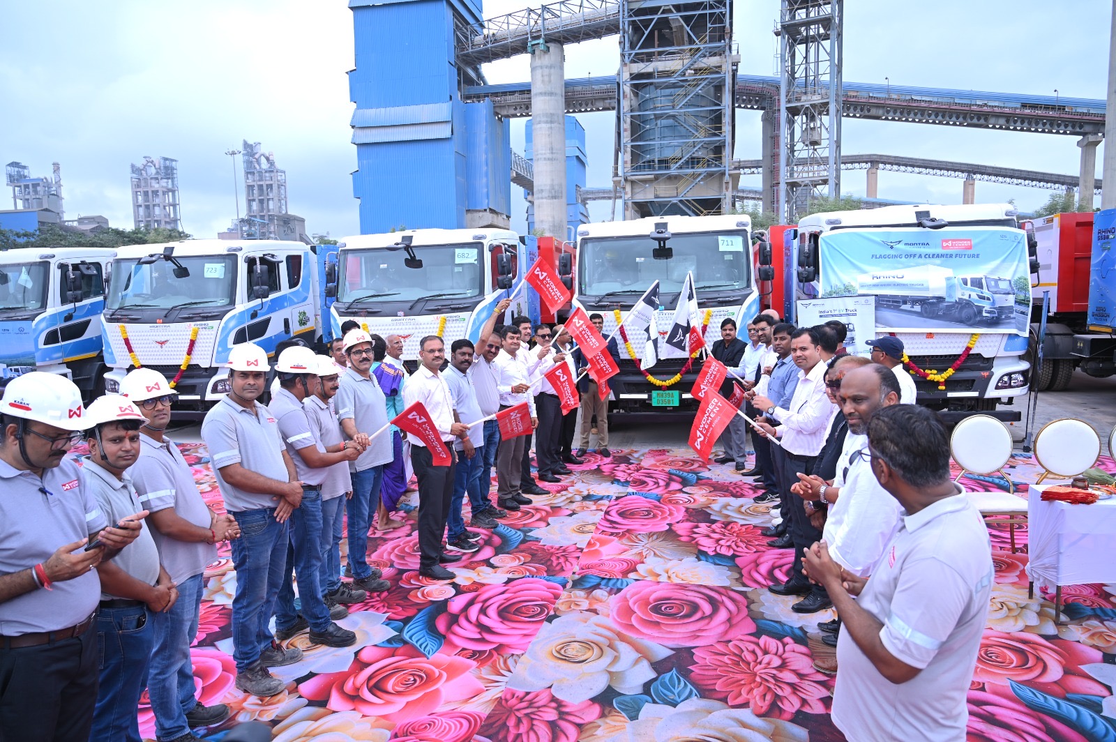 Wonder Cement Deploys 250 Montra Electric Rhino Trucks, Electrifying India's Longest 1,450-KM Freight Route