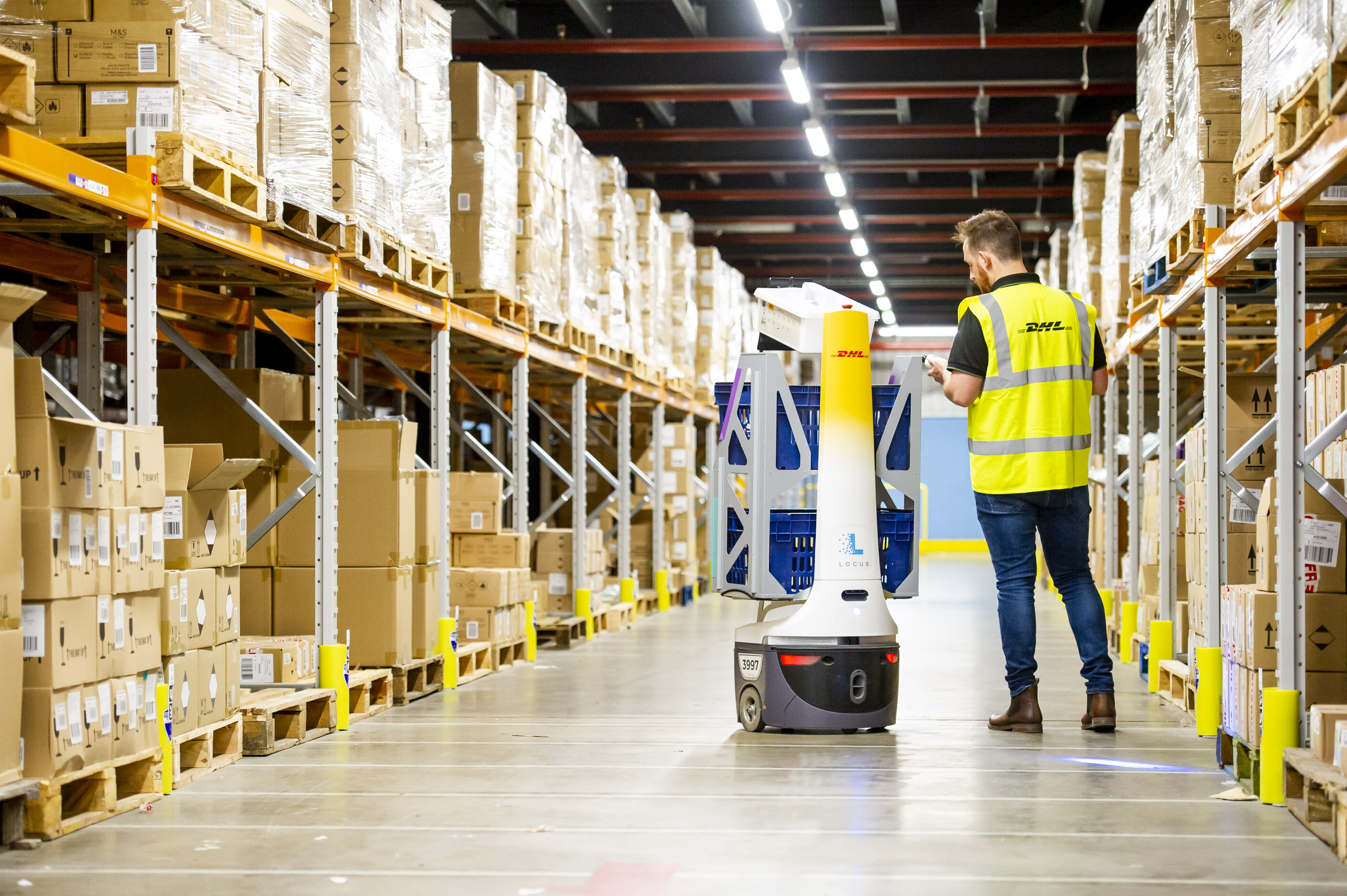 DHL | DHL Logistics Trend Radar 8.0: AI takes action while people remain at the center of logistics
