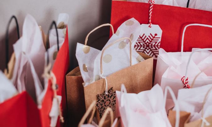 Festive Shopping Boom Opens New Jobs as Companies Gear Up for Faster Deliveries