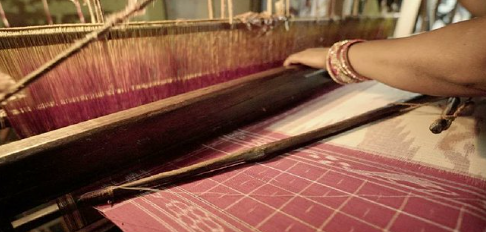Traditional Weaving Revives Rural Economy as Himachal&rsquo;s Sharan Village Finds New Livelihood Path