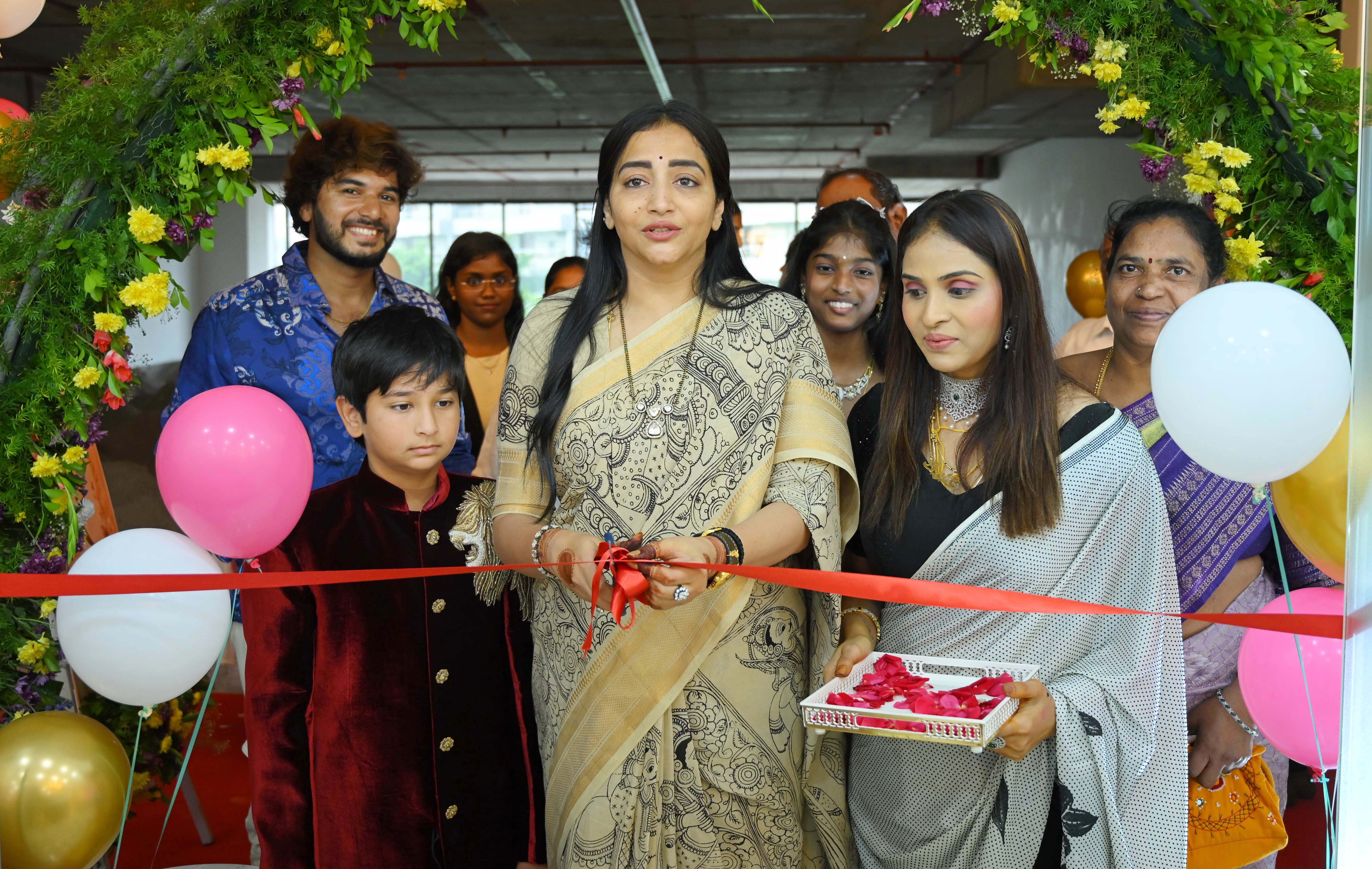 H♾R Luxe Studio, unveils Premium Beauty and Makeover Destination in Patancheru
