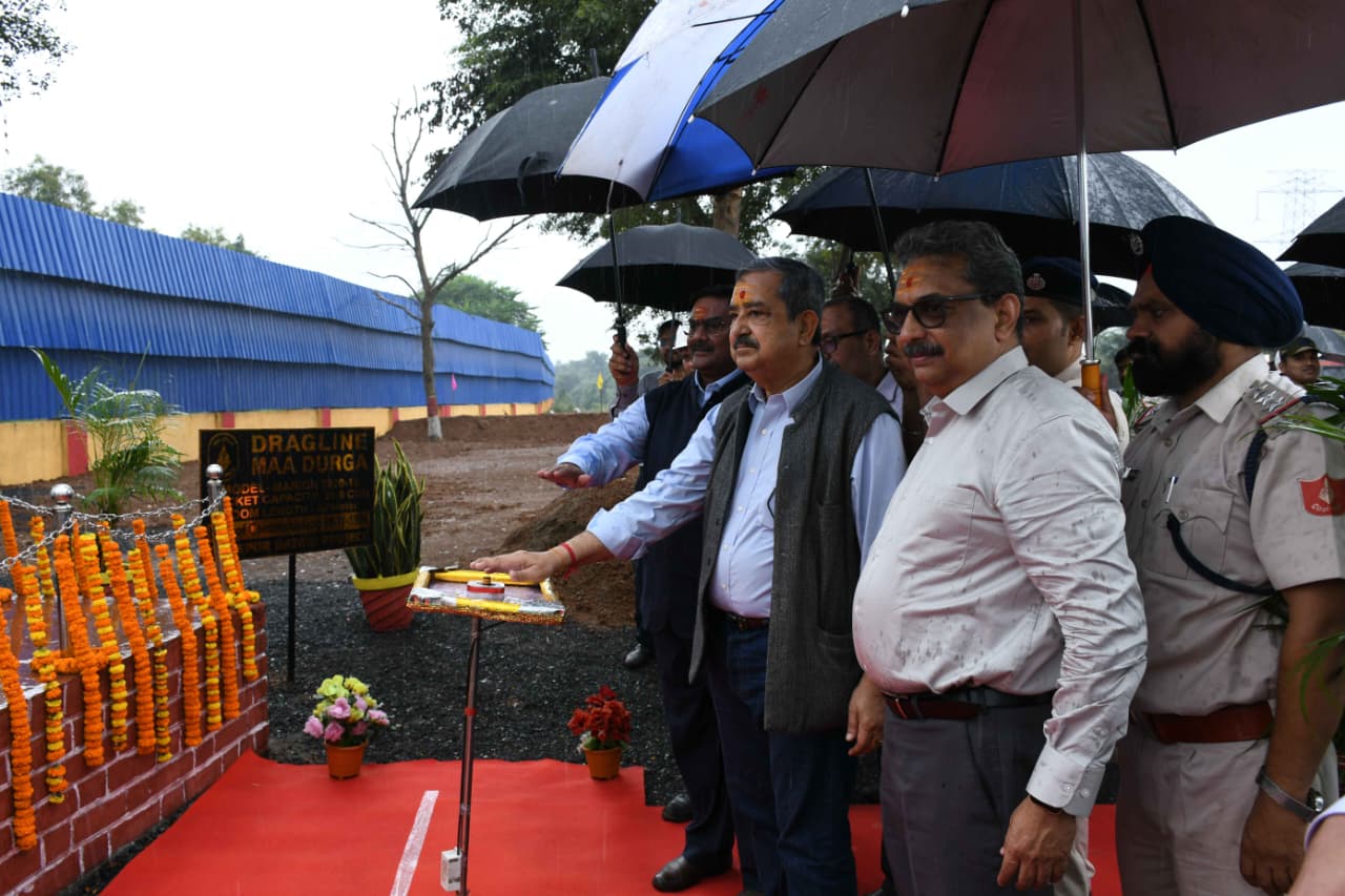 Vice Chairperson, NITI Aayog reviews rehabilitation, mining operations at ECL; inaugurates &lsquo;Waste to Wealth&rsquo; dragline sculpture