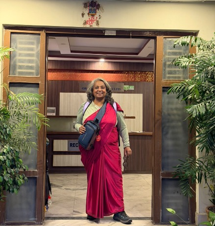 At 52, After an MS Diagnosis, Delhi Woman Sets Out for Everest Base Camp -- In a Saree
