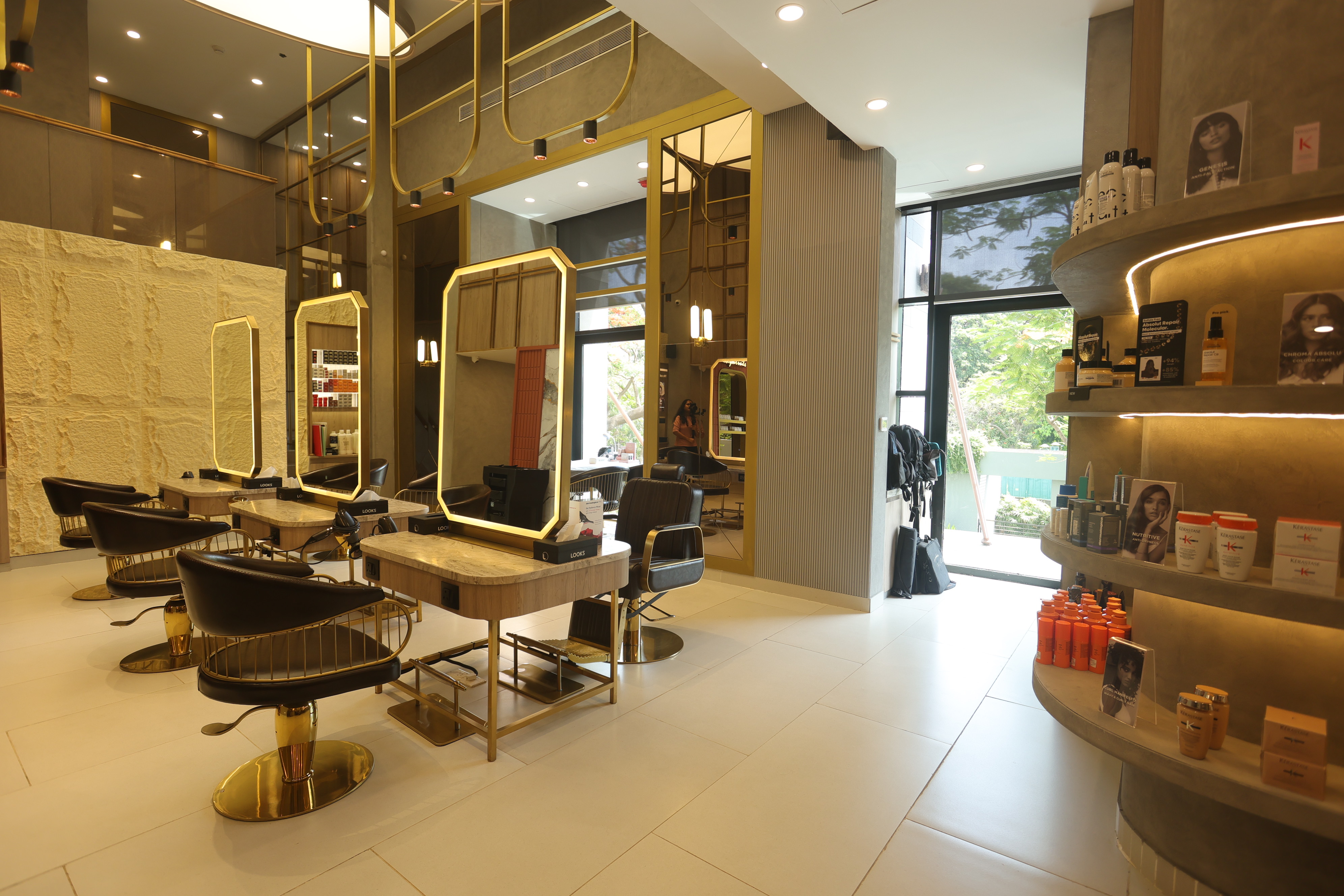 Mumbai&rsquo;s Most Luxurious Salon Just Got a New Address-LOOKS Salon Opens in Grand Hyatt, Mumbai