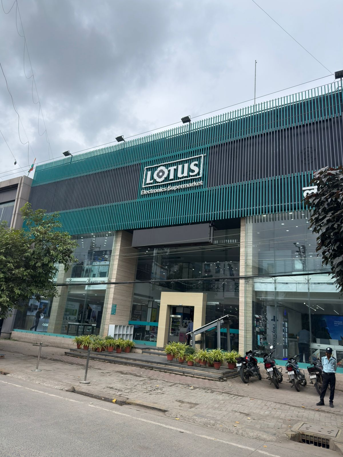 PR_Pre-Bookings Open for Apple iPhone Duo at Lotus Electronics; Sale Begins October 23