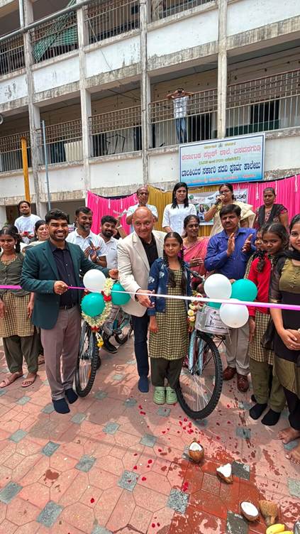 Steelcase Partners with Aahwahan Foundation to Empower Bengaluru Schoolgirls Through Project Udaan