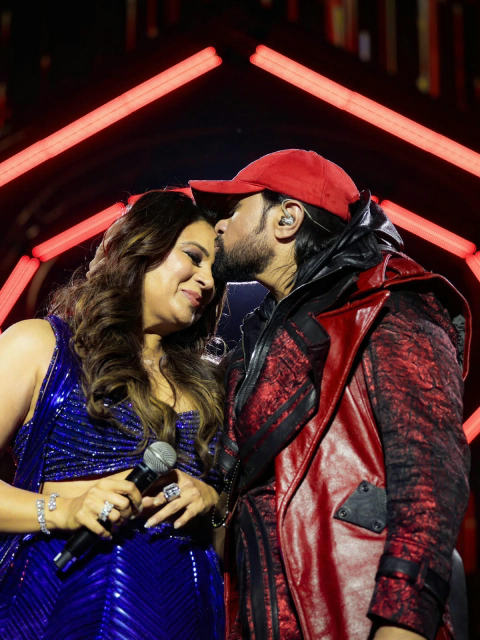 Himesh Reshammiya Stuns Audience with