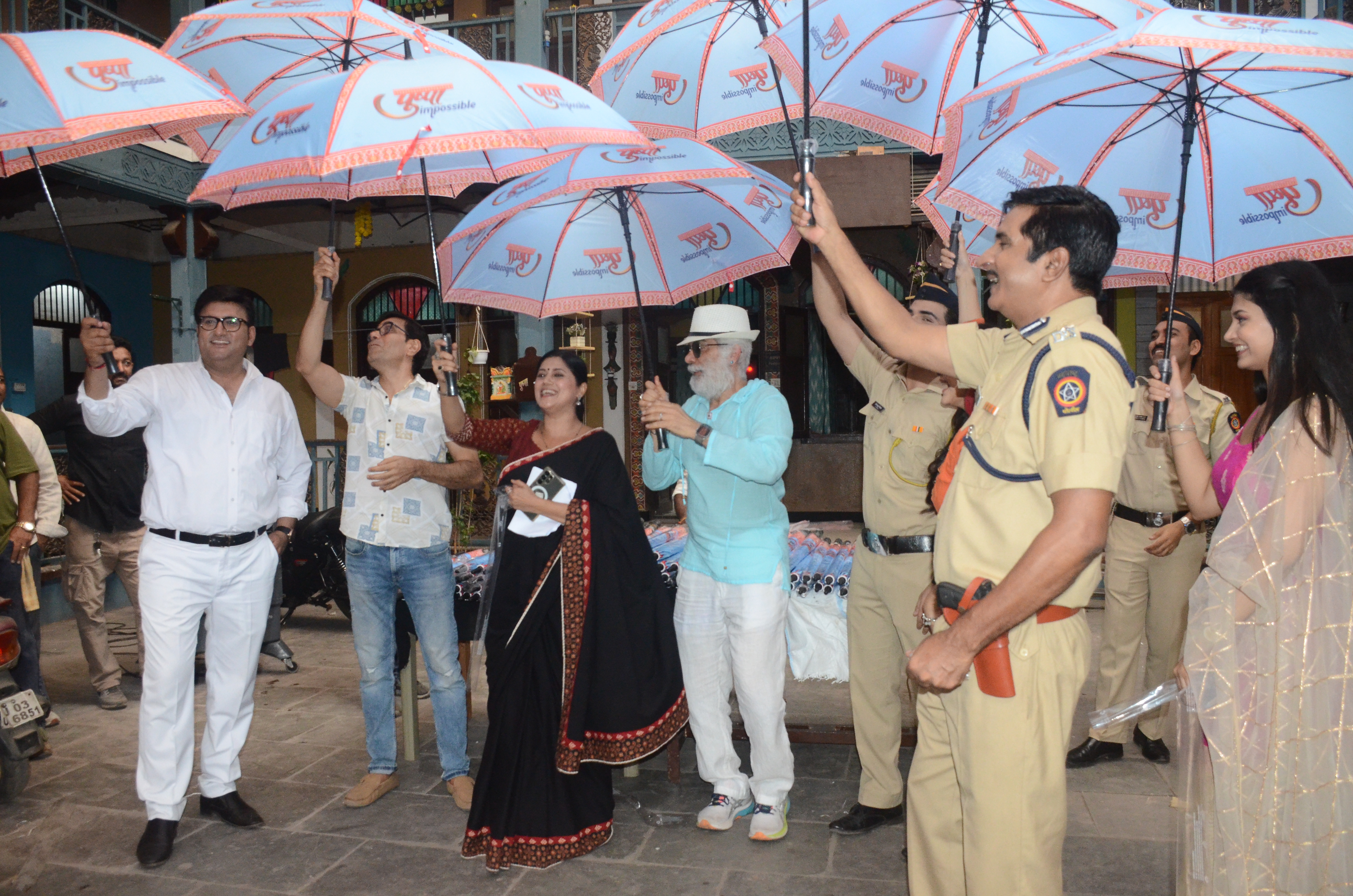 Sony SAB&rsquo;s Pushpa Impossible comes together as one big family as 200 umbrellas are distributed on set to spread warmth and care
