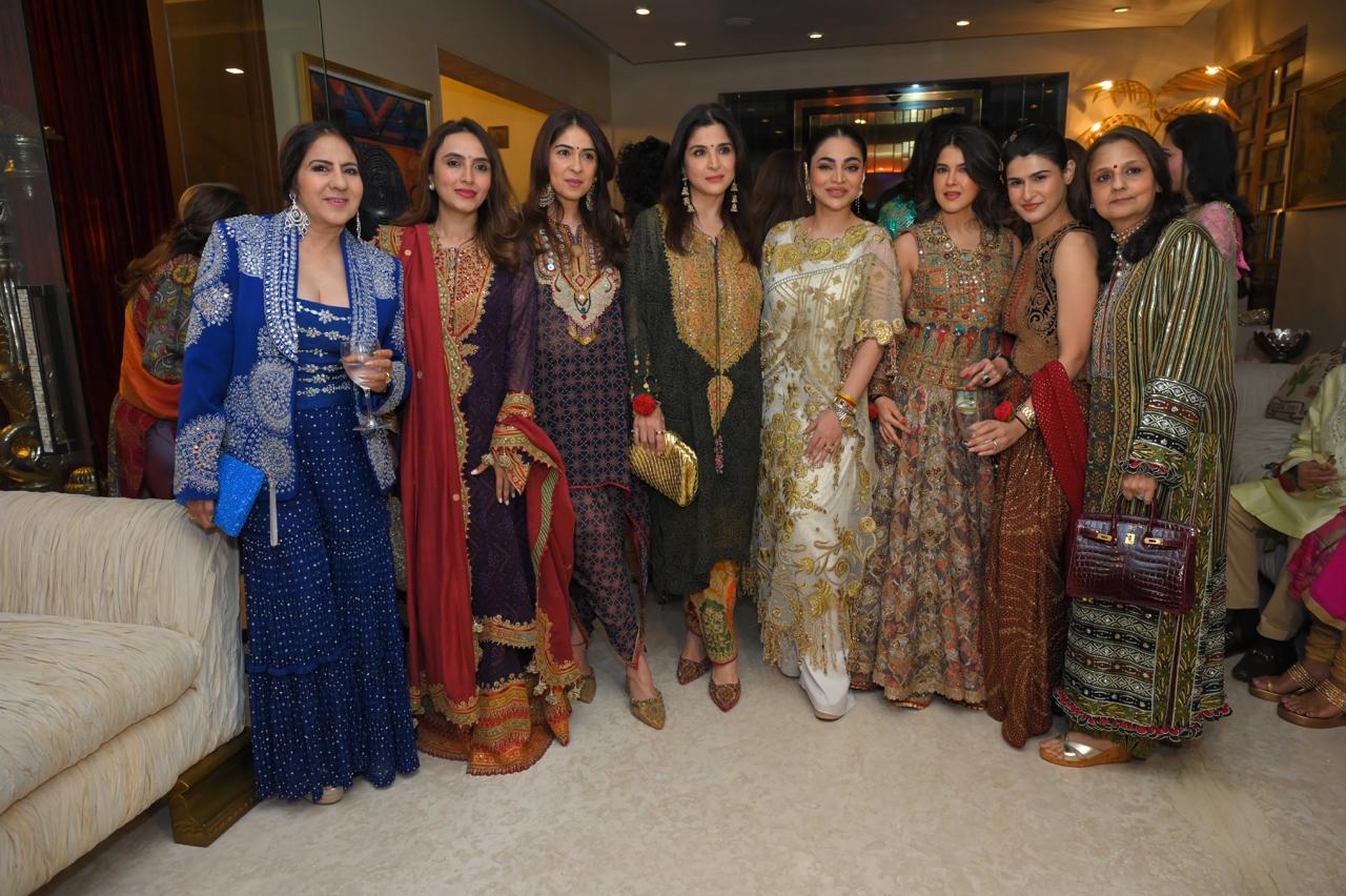 Maheep Kapoor, Anshula Kapoor, Urfi Javed & Others Celebrate Karwa Chauth at Priyanka Khanna&rsquo;s Musical Soir&eacute;e