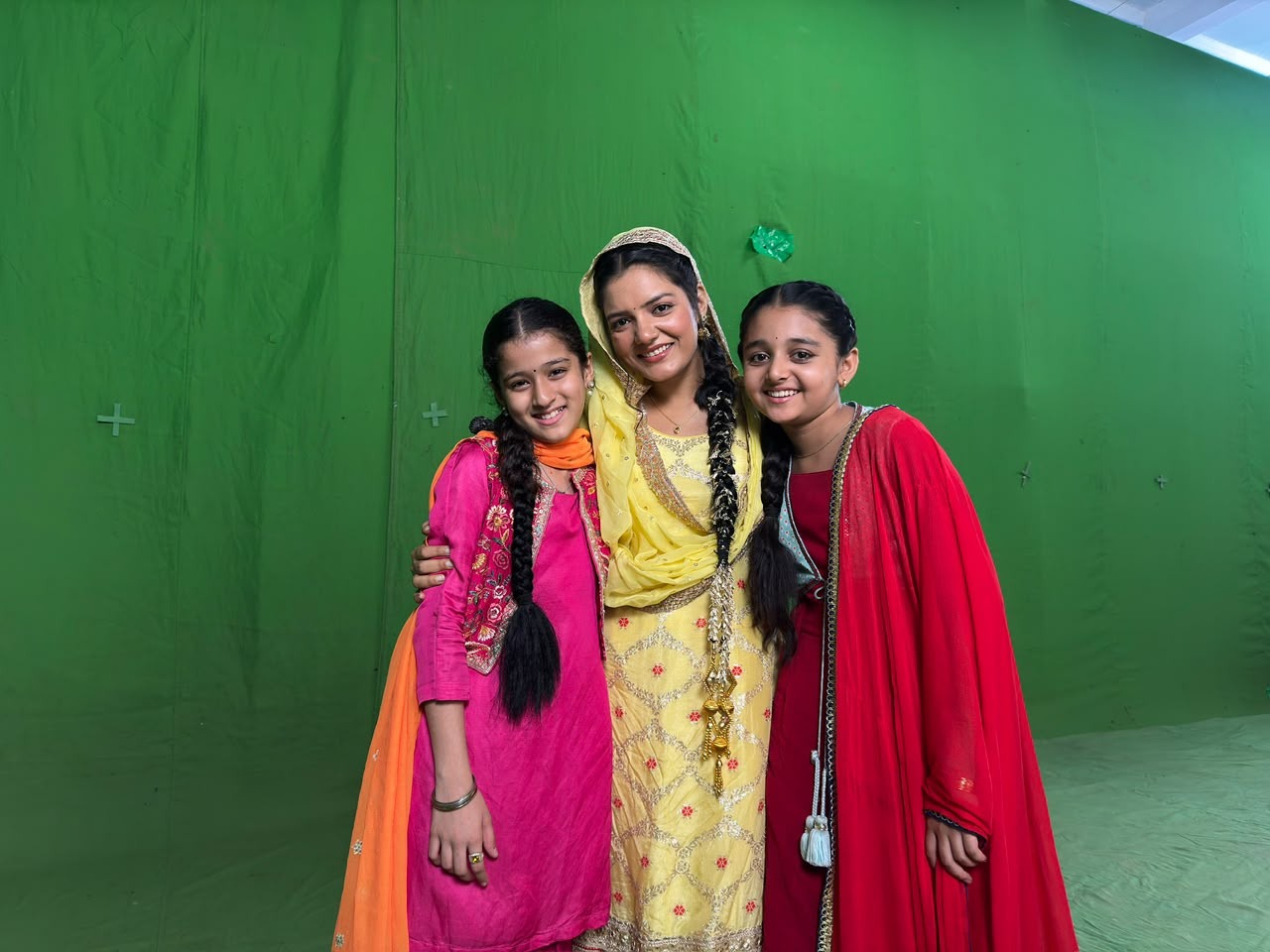 Sun Neo | Ambika Vani on Her Bond with the Kids of Divya Prem: Pyaar Aur Rahasya Ki Kahani: Sometimes we even have these fun boys-versus-girls moments