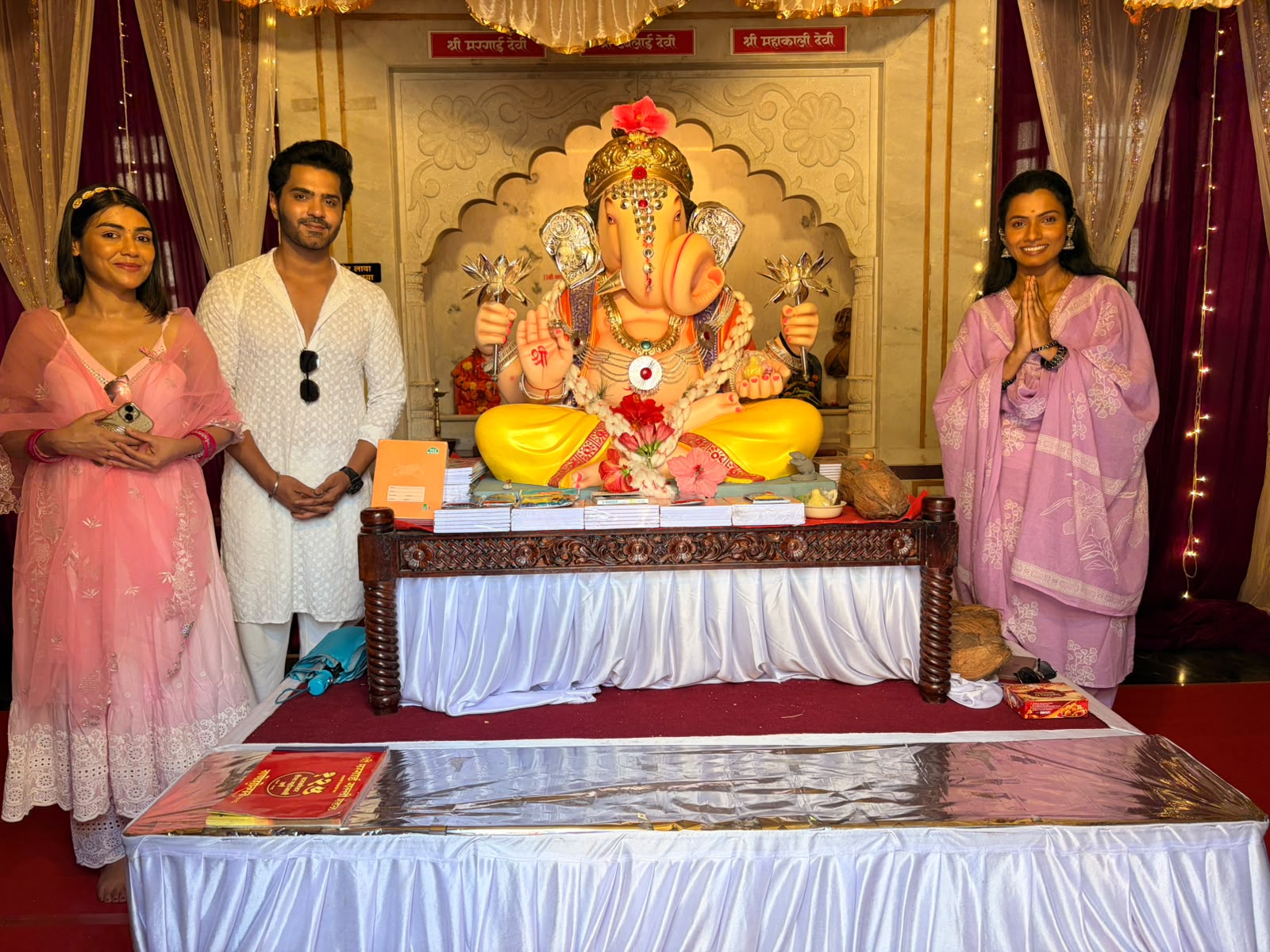 Aarti Birajdar Visits Ganpati Pandal With Co-Actors, Highlights Book And Pen Donation Initiative