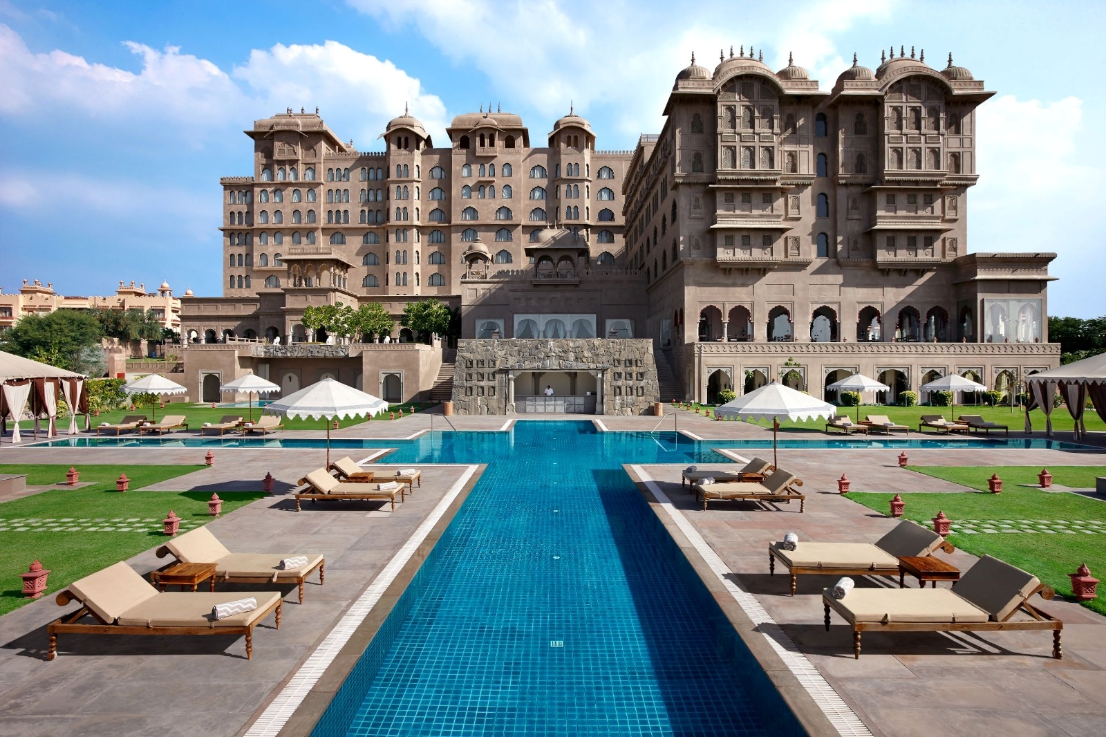 Fairmont Jaipur Offers Up to 25 percentage  Savings in ALL Mid-Year Sale for a Luxurious Rajasthan Getaway