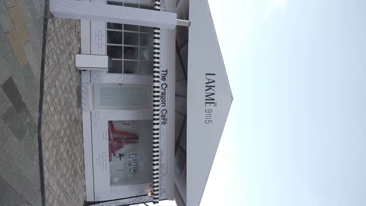 Lakmē Hosts The Crayon Caf&eacute; -The Ultimate Creative Escape for Playtime for Your Pout!