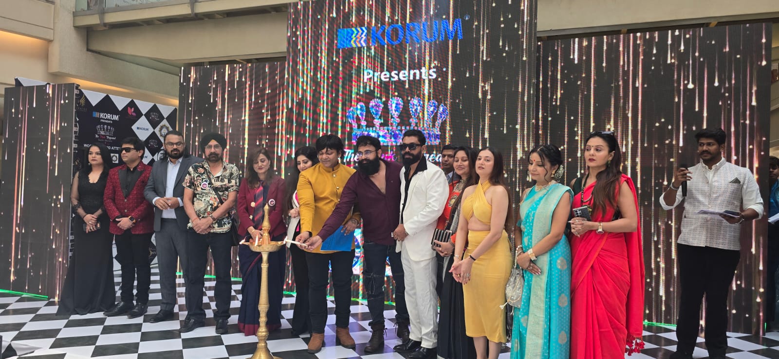 Shades of India Fashion Runway Sets World Record with 1000 plus Models at Korum Mall in Thane