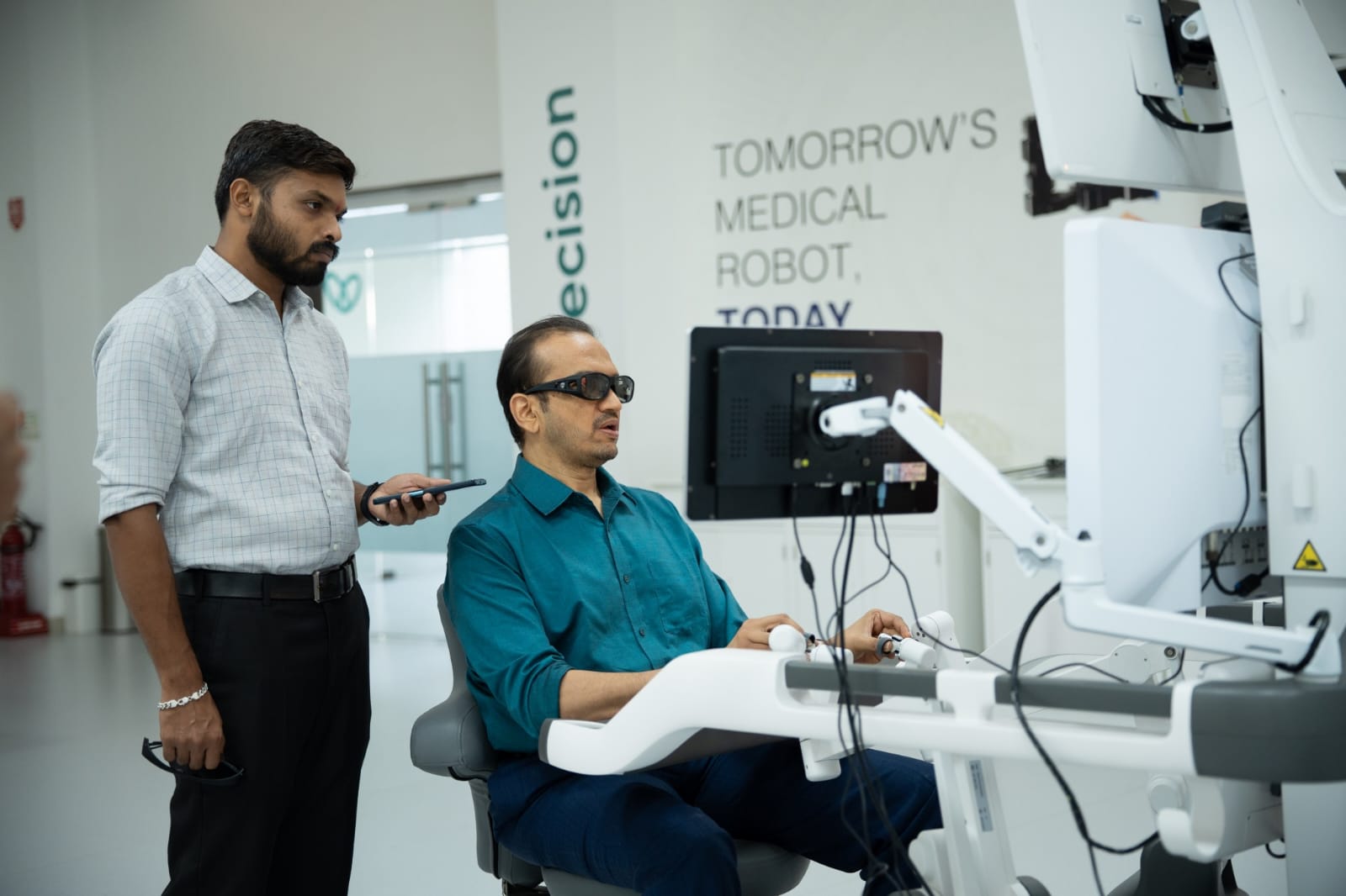 Kerala's First Tele-Robotic Urology Surgery: Aster Medcity Surgeon Operates from Gujarat on Prostate Cancer Patient in Kochi, 1500 Km Away