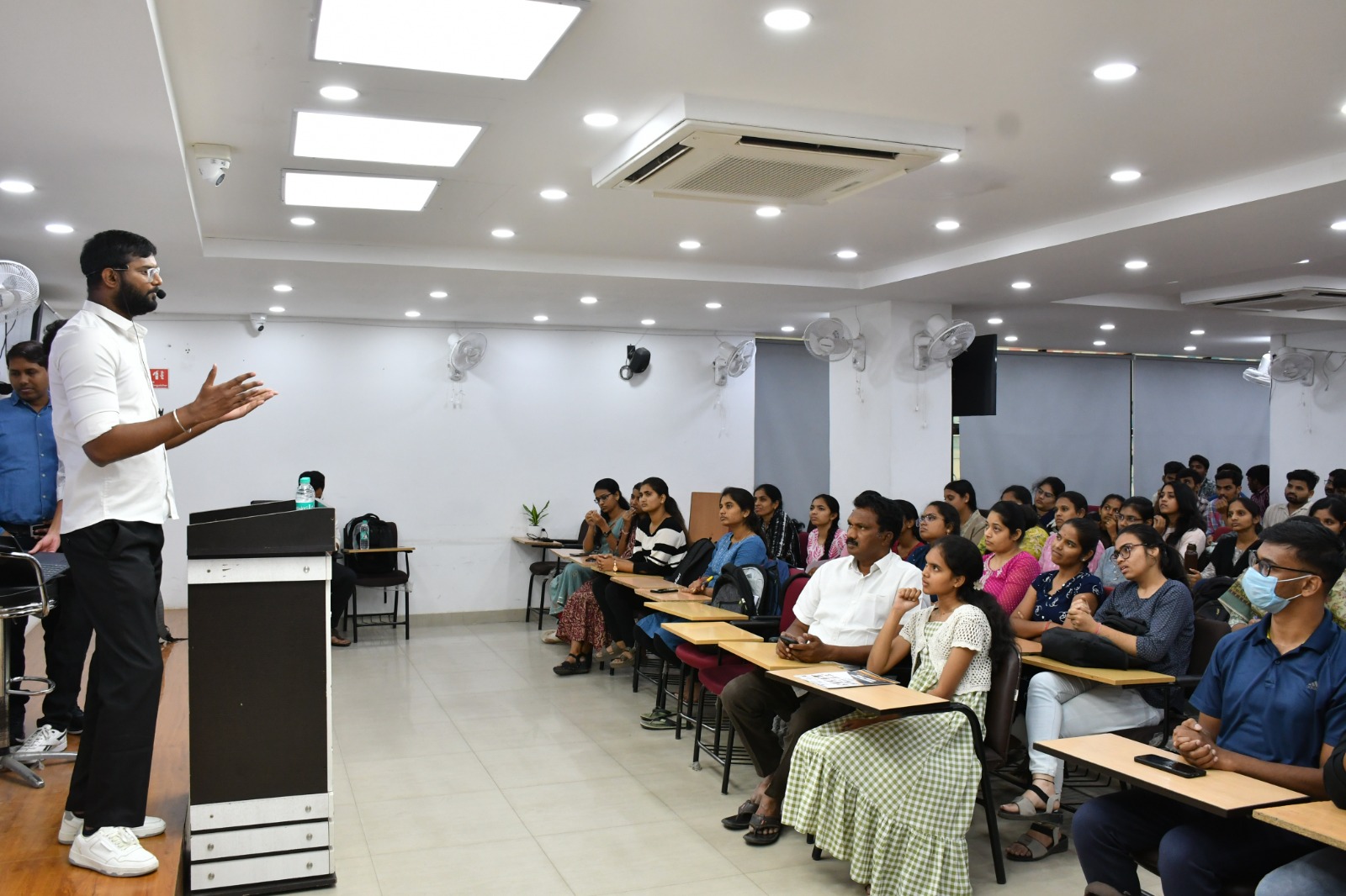 Hyderabad&rsquo;s Pride: Upsc Toppers S. Varshith Reddy (Air 259) & Vijaya Simha Reddy (Air 682) Inspires Aspirants At Vision Ias Seminar
