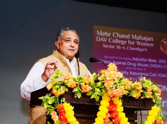 'No Nasha Nation' Message Reaches MCM DAV College as Hundreds of Students Take the Drug-Free Pledge