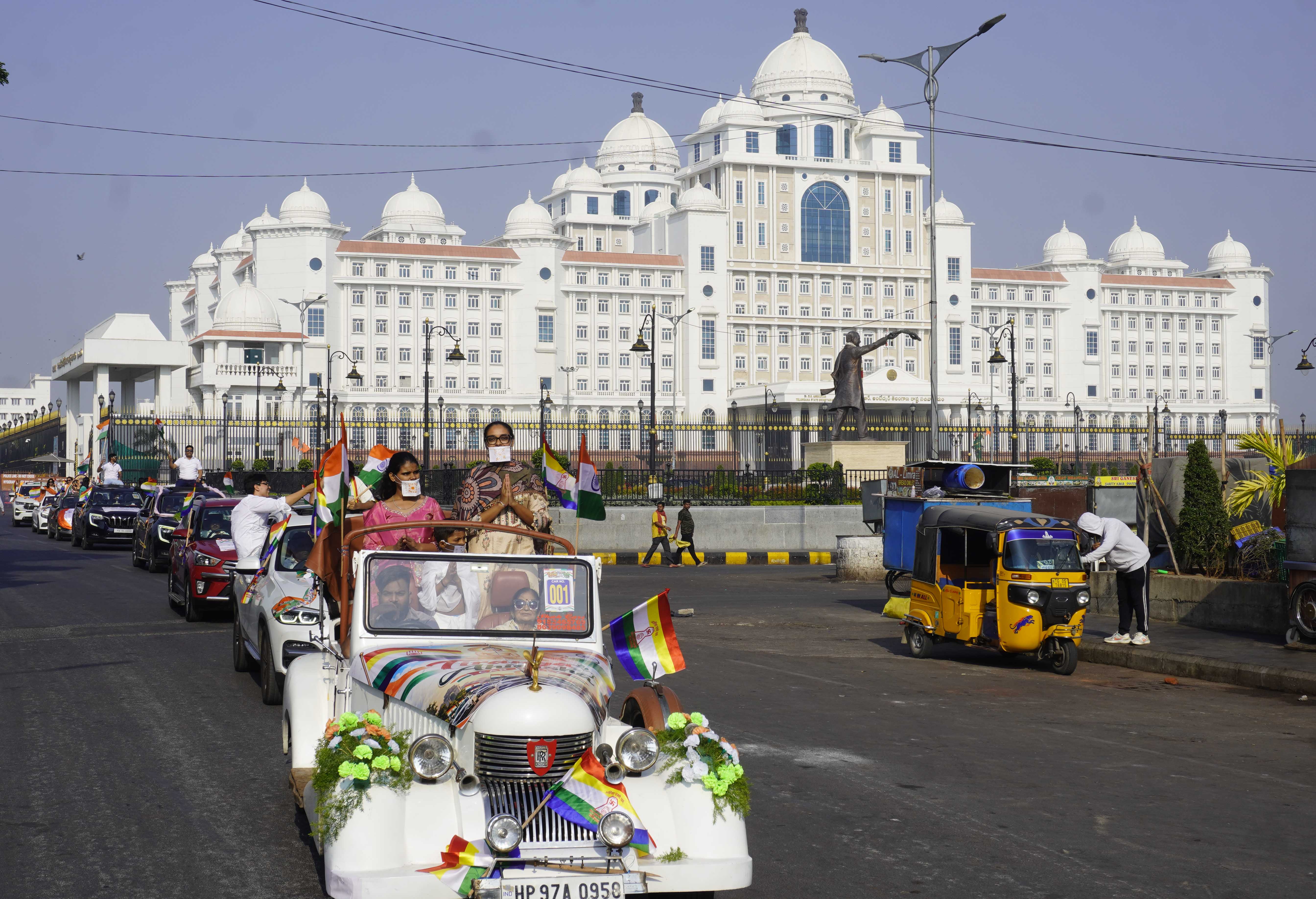 187 Cars Join Hands on Wheels for Tiranga Ahimsa Rally
