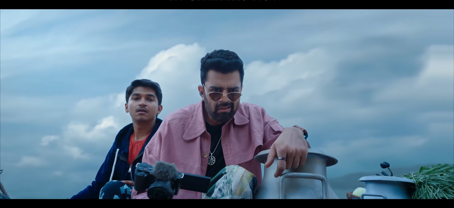 Maniesh Paul Emerges as a Showstealer as He Takes the Audience on a Rollercoaster of Laughter and Giggles in The Vvaan, Receives Rave Reviews from Audience & Critics*