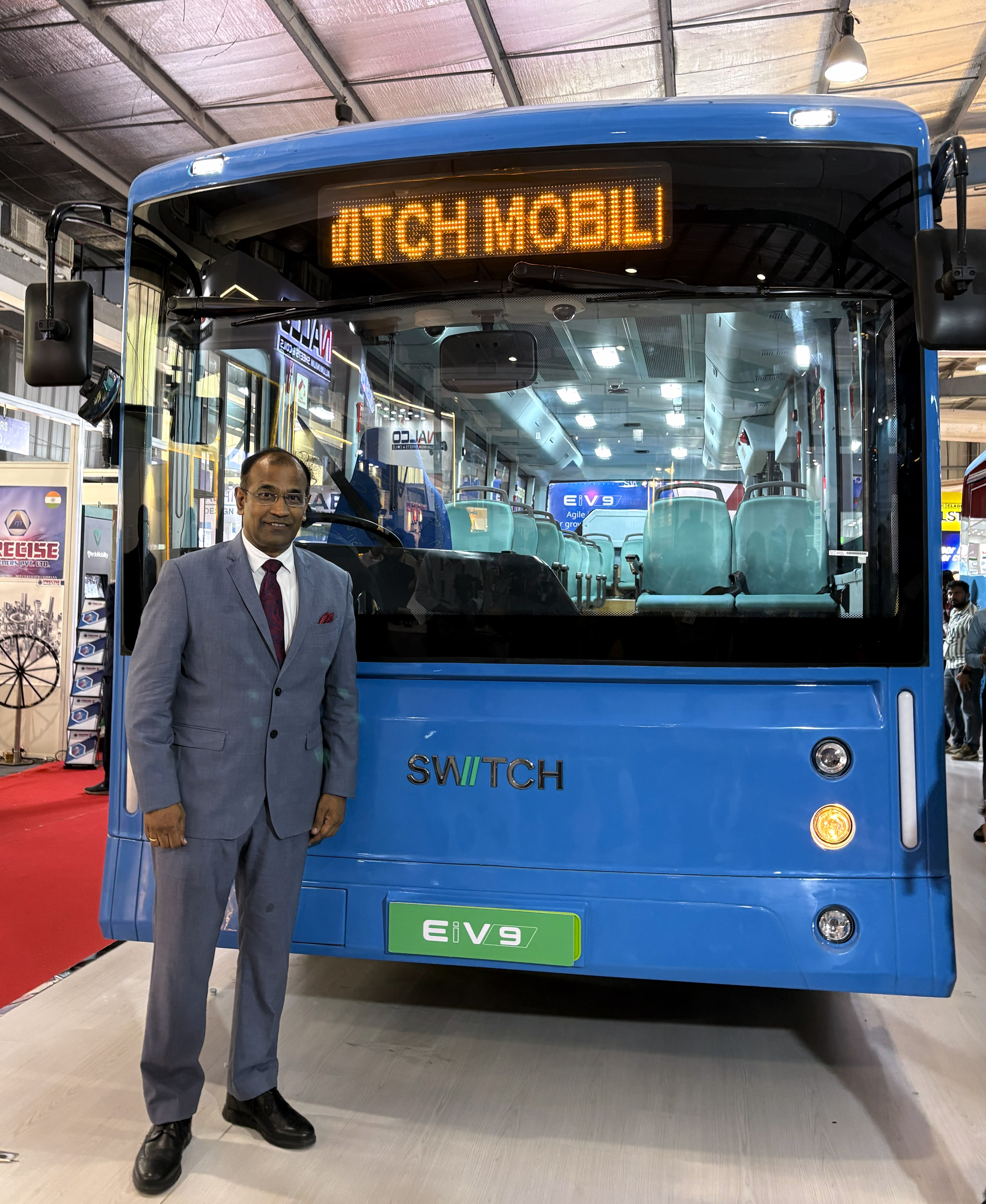 SWITCH Mobility introduces the all-new 9-metre electric bus EiV9 at Prawaas 5.0