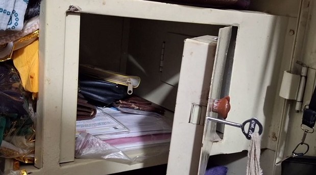 Cash, Gold Jewellery Worth Lakhs Stolen in Midnight Burglary at Kotpad House