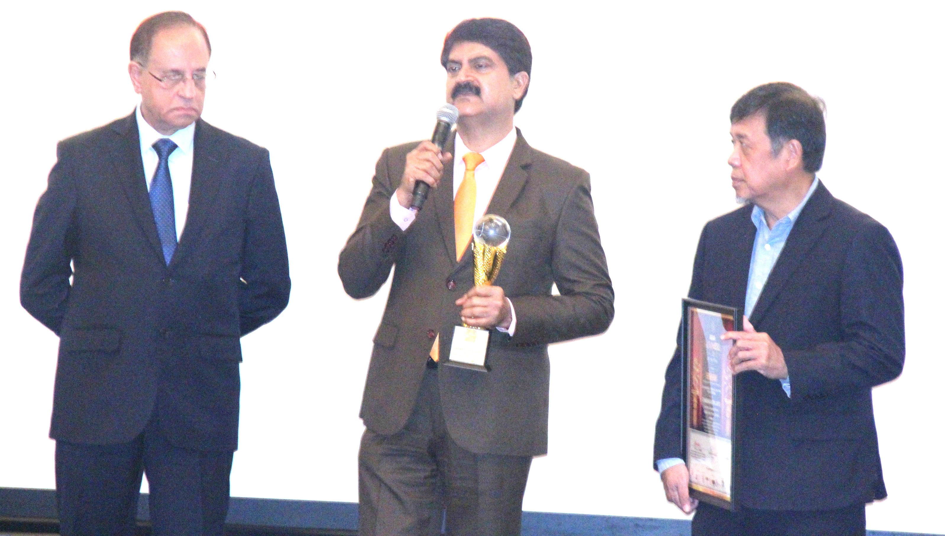 Hyderabad's Pharma leader Chakravarthi AVPS wins Asia Business Leader Award for advancing India's global healthcare leadership