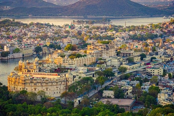 Luxury Train Journeys in India: Experiencing the Country Through a Unique Window