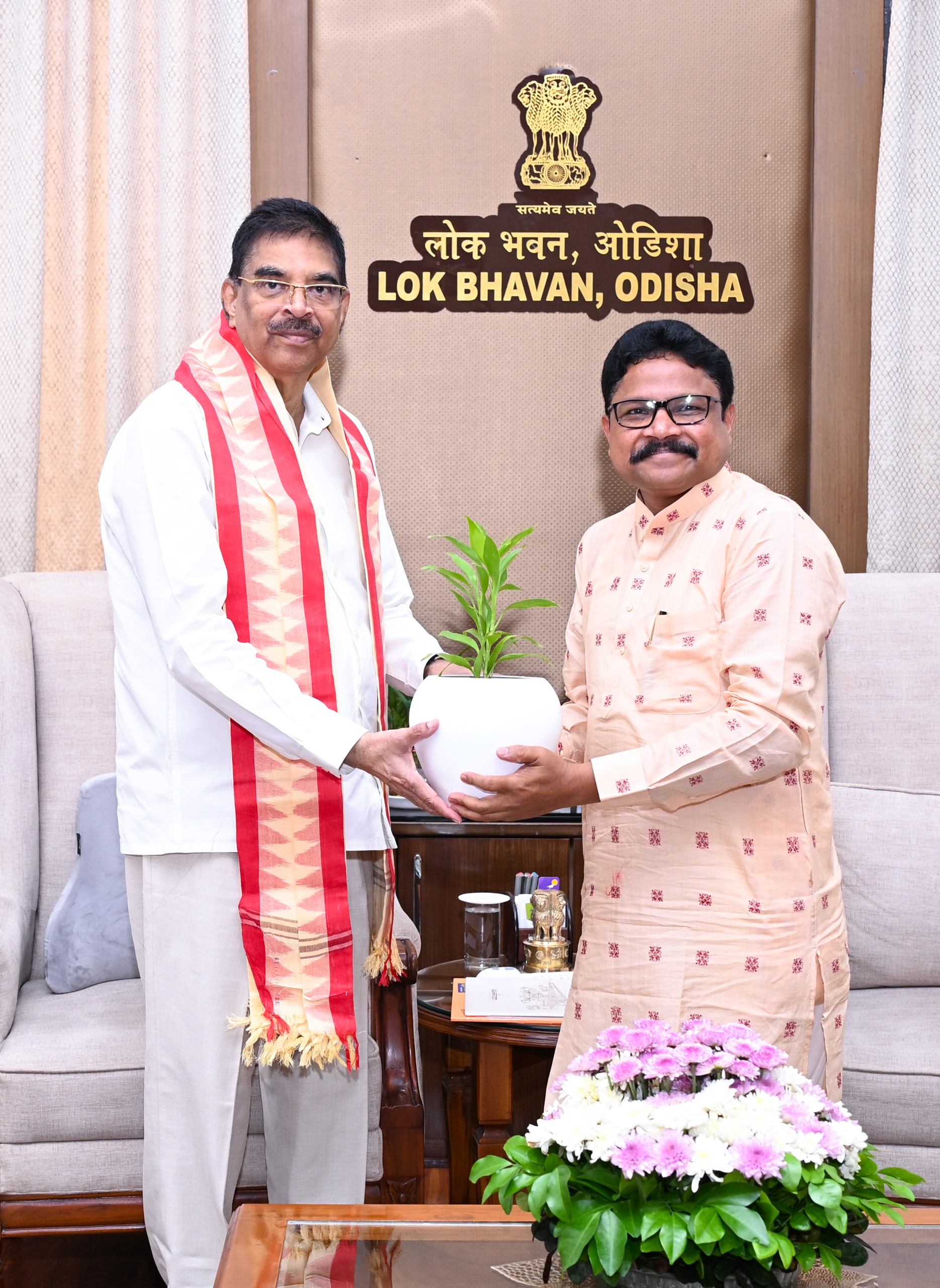 Odisha Ministers Meet Governor Hari Babu Kambhampati, Extend Farewell Wishes