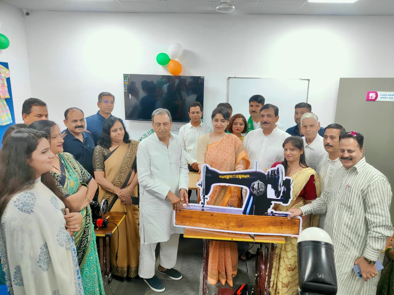 ...Smt. Charu Singh Hoists National Flag at Chaudhary Ajit Singh Centre of Excellence for Design and Fashion Technology, Baghpat