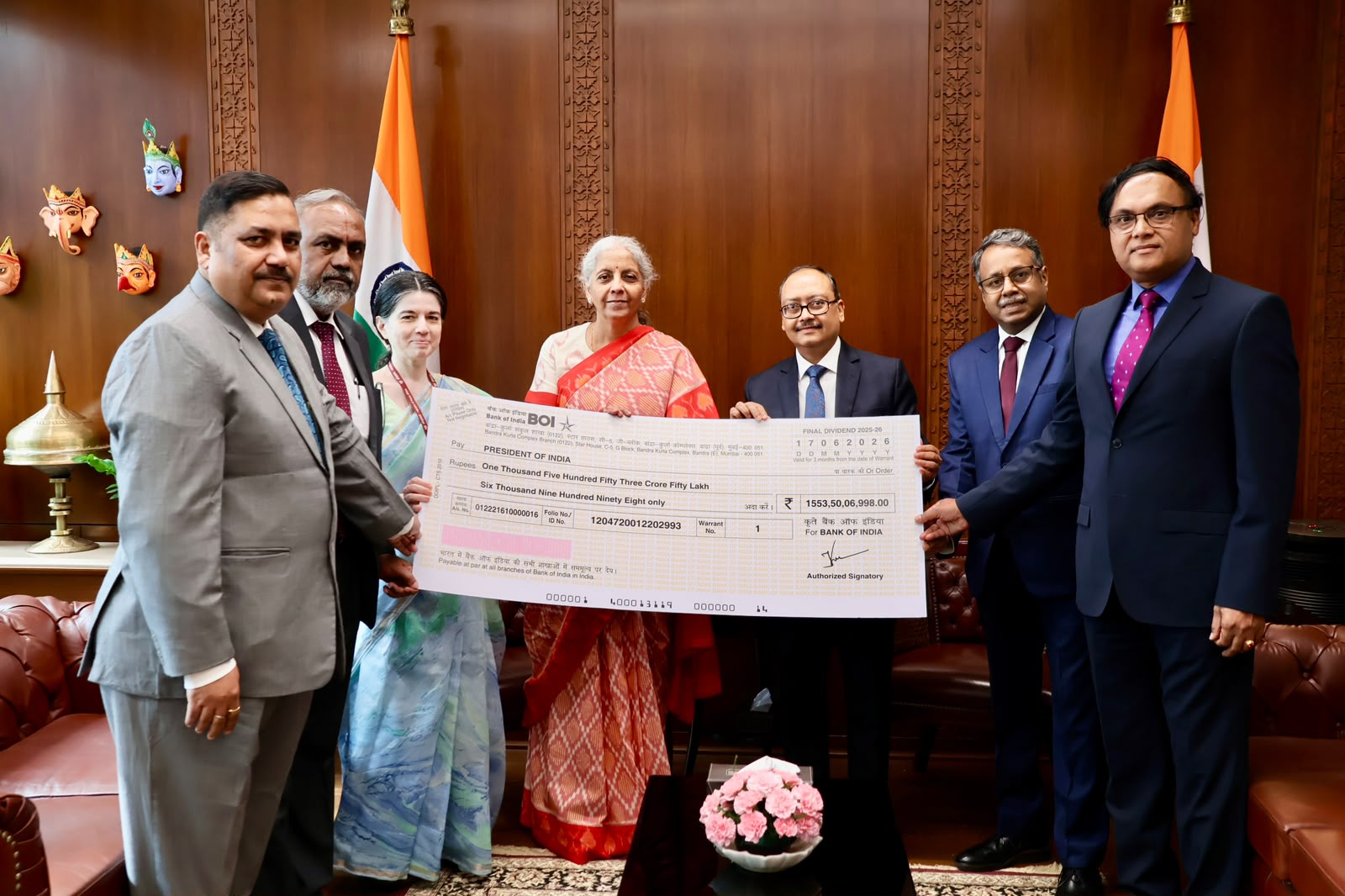 Bank of India hands over Rs.1553.50 crores dividend to Government of India for FY25-26