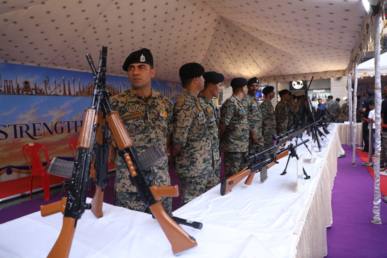 Vegas Mall Celebrates Patriotism and Community Spirit with BSF Band Performance and Weapon Display