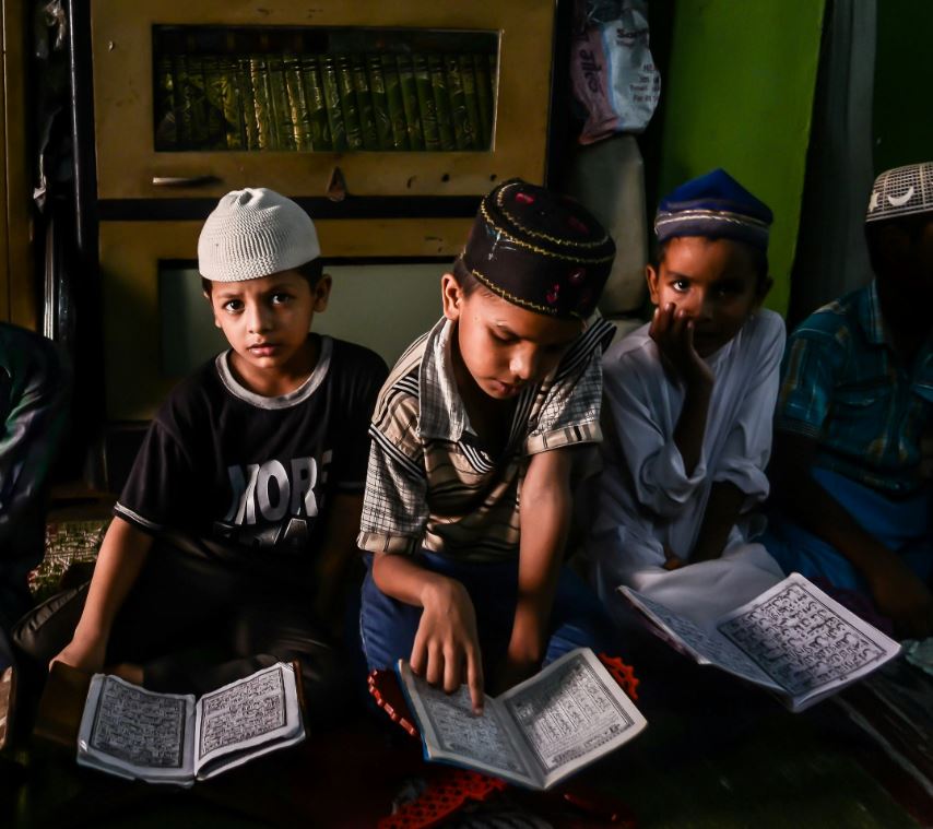 West Bengal&rsquo;s Mandatory &lsquo;Vande Mataram&rsquo; Order in Madrasas Triggers Political Storm