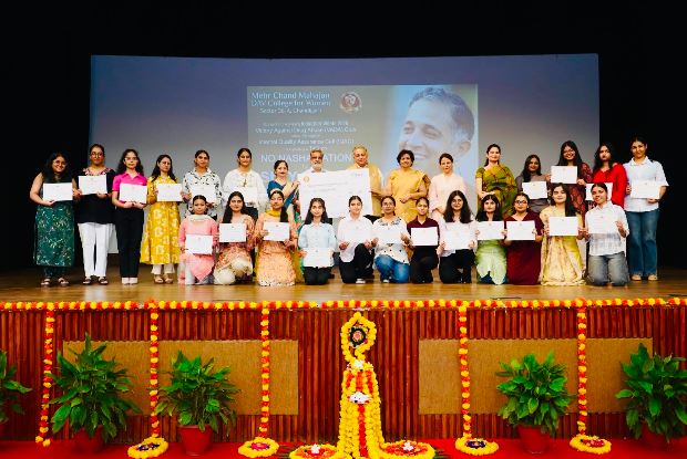 'No Nasha Nation' Message Reaches MCM DAV College as Hundreds of Students Take the Drug-Free Pledge