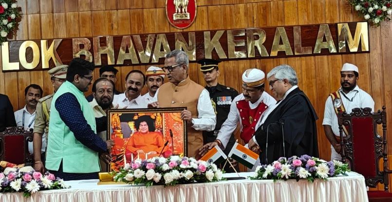 Dr. Bhargav Mallappa Presents Sathya Sai Baba Portrait to Kerala Governor Om Prakash Mathur