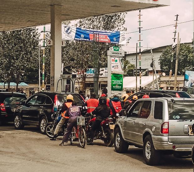 Fuel Shortage Grips Odisha, Long Queues Seen at Petrol Pumps Across Districts !