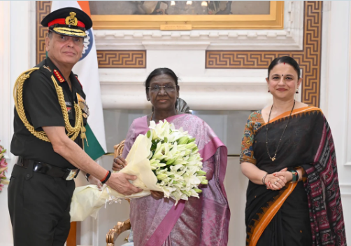 Army Chief meets President at Rashtrapati Bhavan
