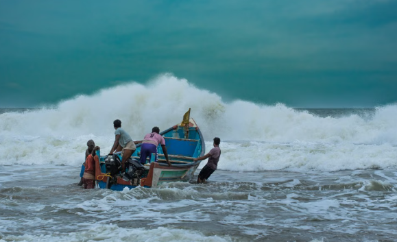 IMD Warns of Rough Seas Off Odisha Coast; Fishermen Advised to Stay Ashore