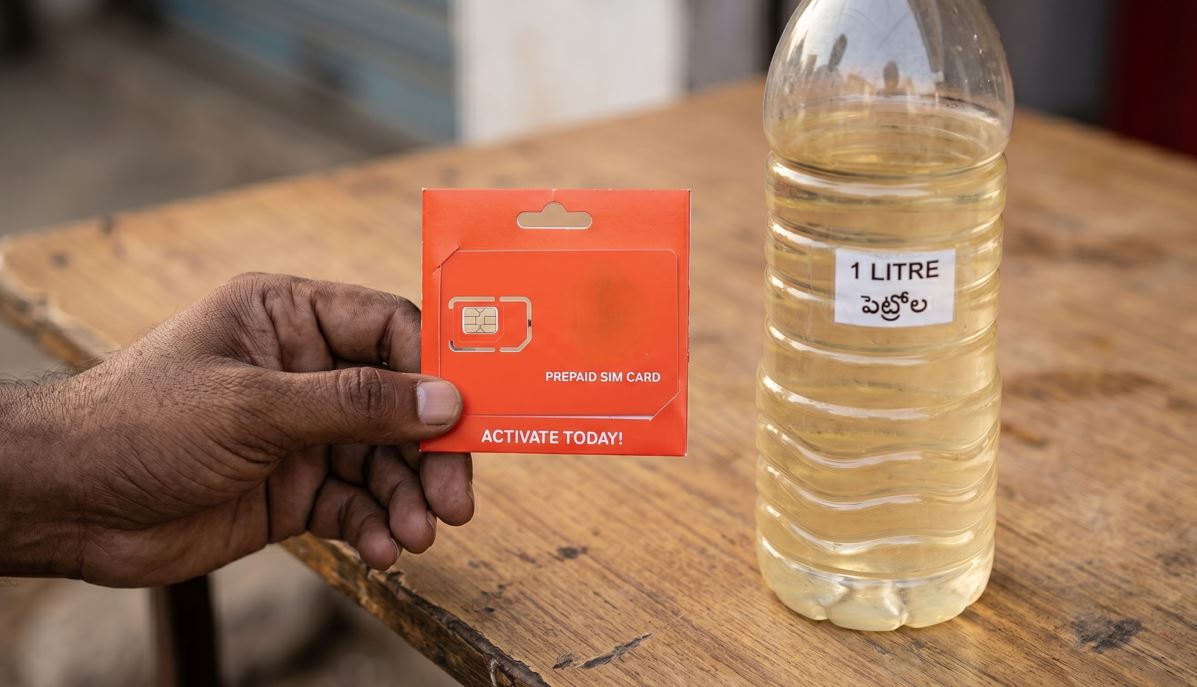 MNP or Buy New SIM, Get 1 Litre Petrol Free&rsquo; Offer by Telangana Mobile Store Goes Viral!