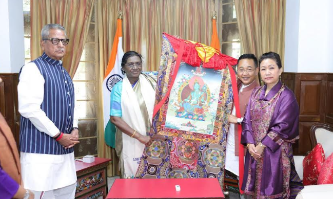 Chief Minister Prem Singh Tamang Receives President Droupadi Murmu in Sikkim