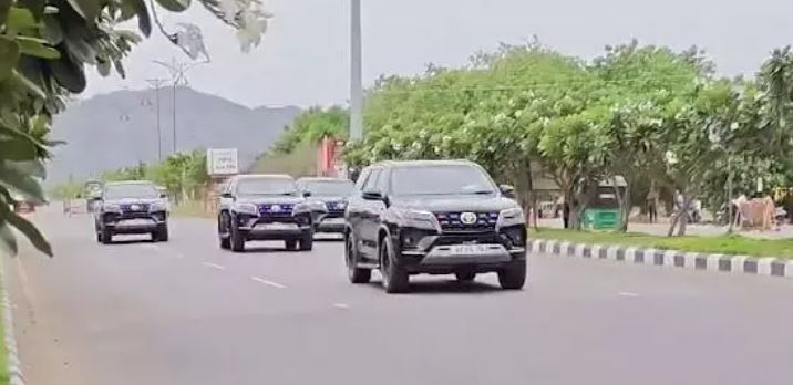 Andhra CM Reduces Official Convoy Following PM Modi&rsquo;s Fuel-Saving Appeal